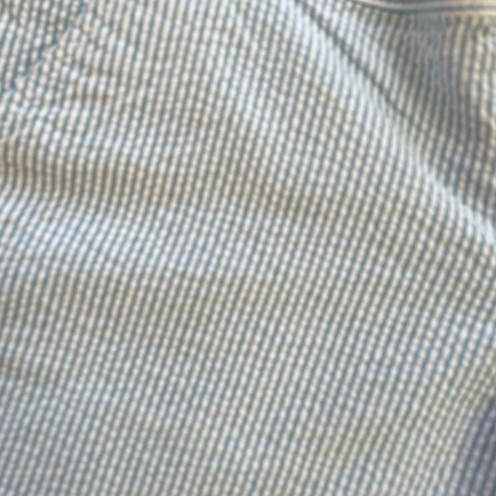 Lilly Pulitzer seersucker light blue scalloped edge shorts size 00. - Picture 3 of 12